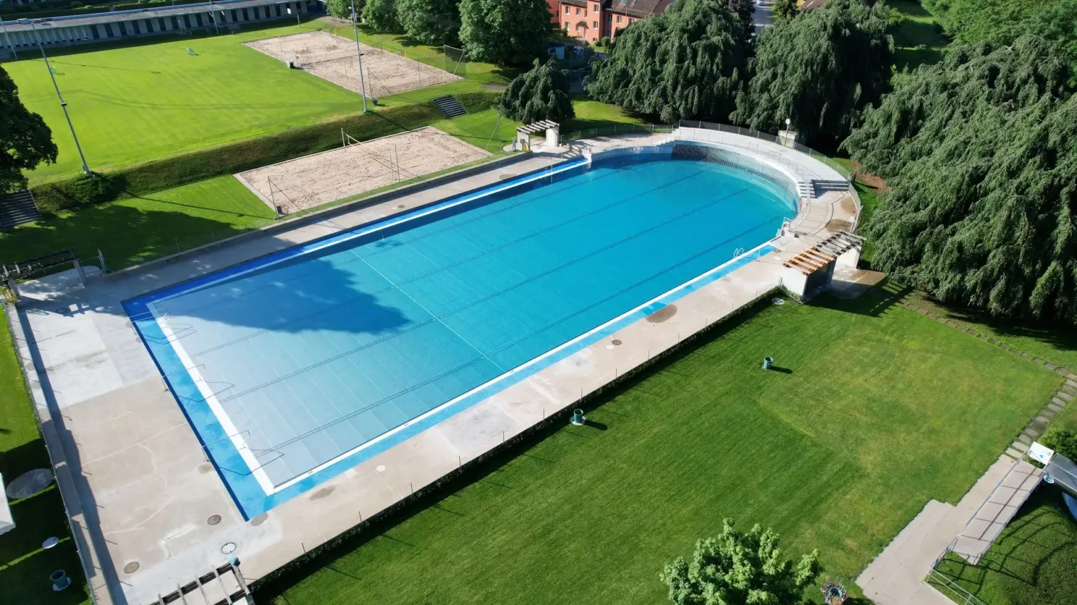 baden terrassenbad schweiz wellenbecken fun