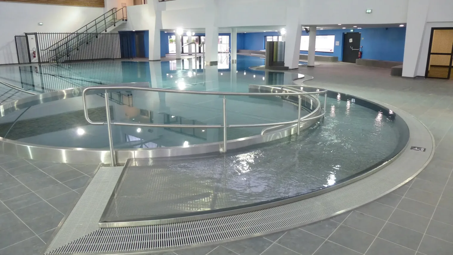 fontenay sous bois frankreich erlebnisbecken sport