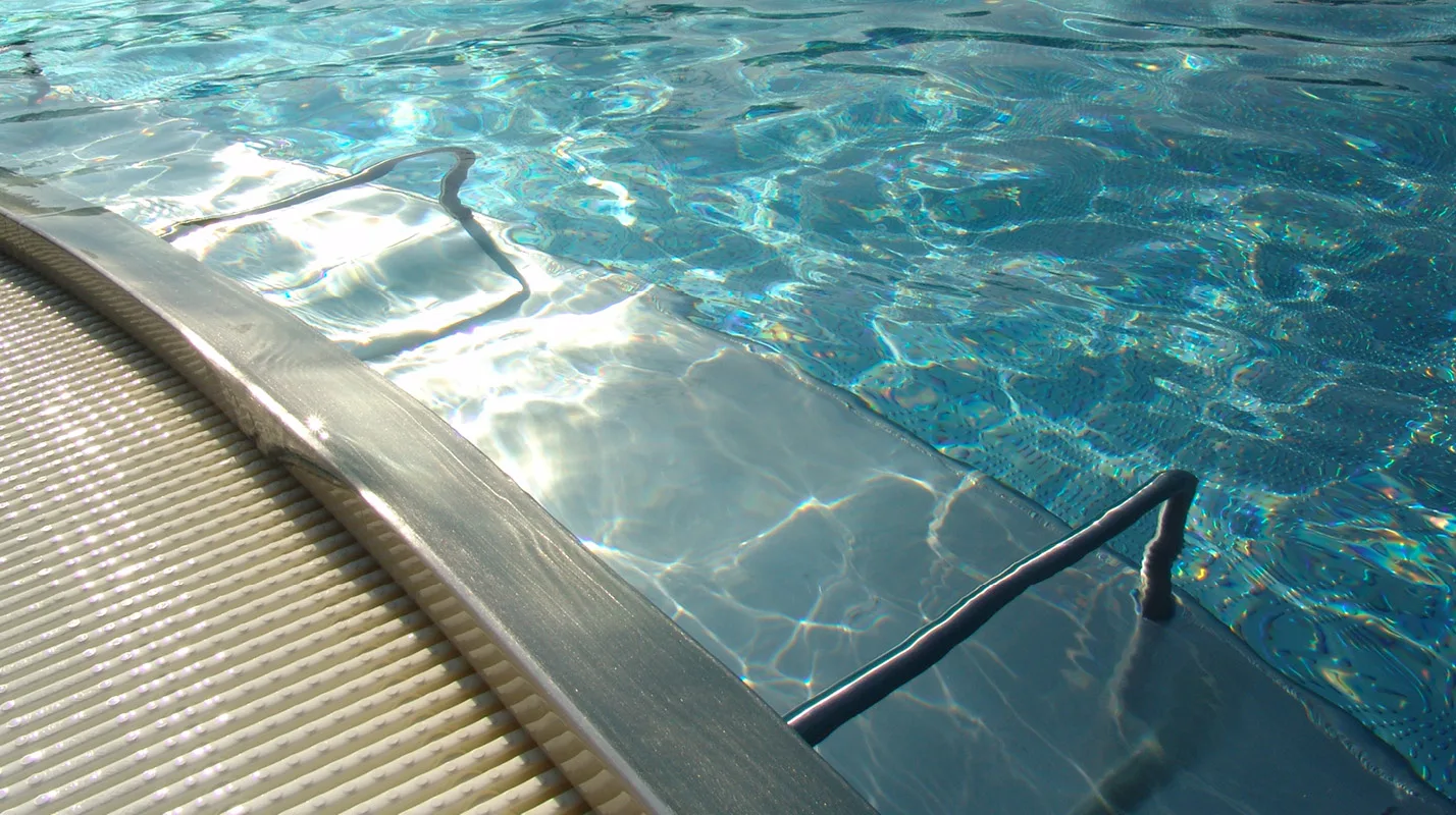 hsb edelstahlschwimmbecken massagesitzbaenke