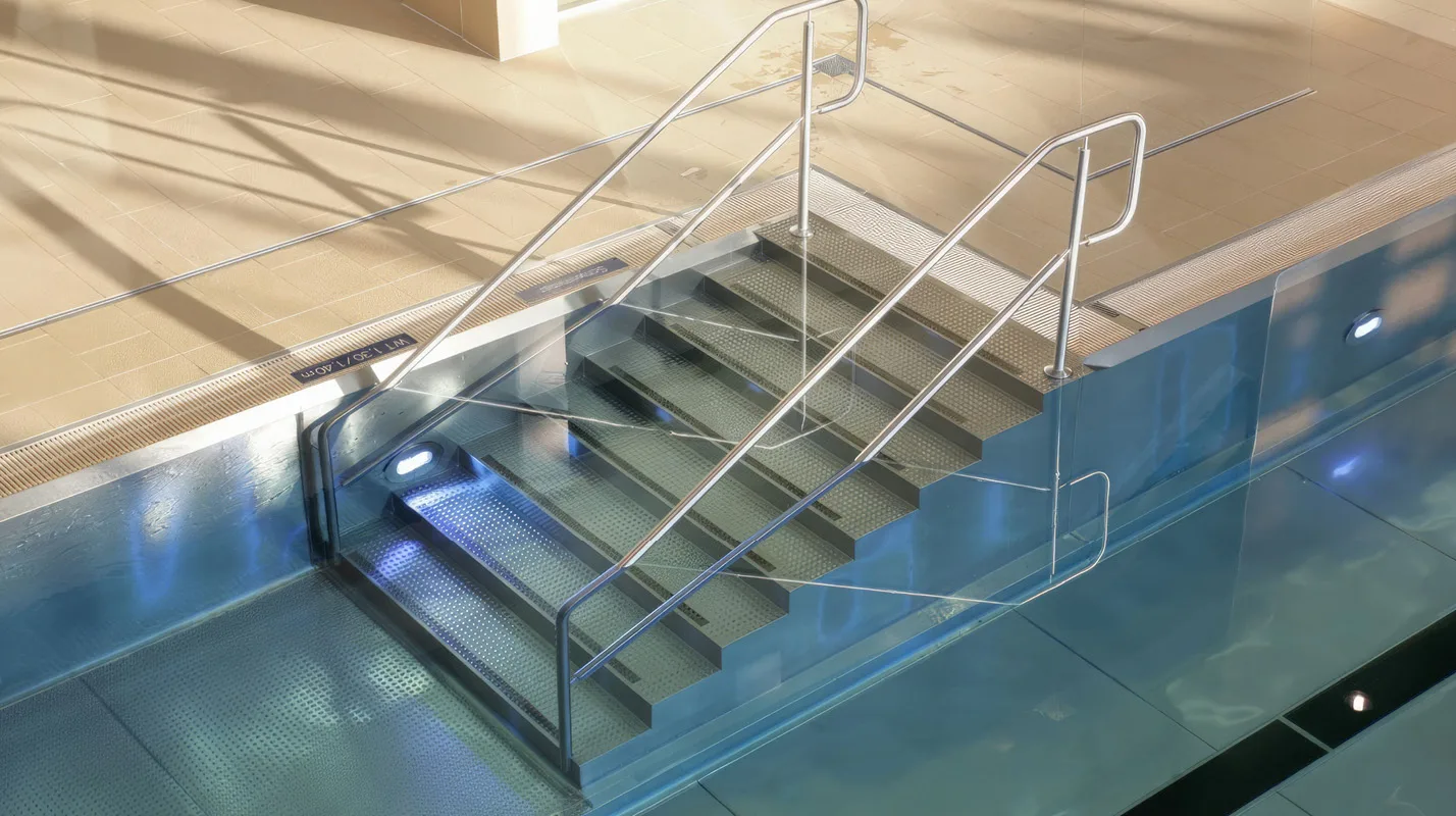 hsb edelstahlschwimmbecken treppen und einstiege