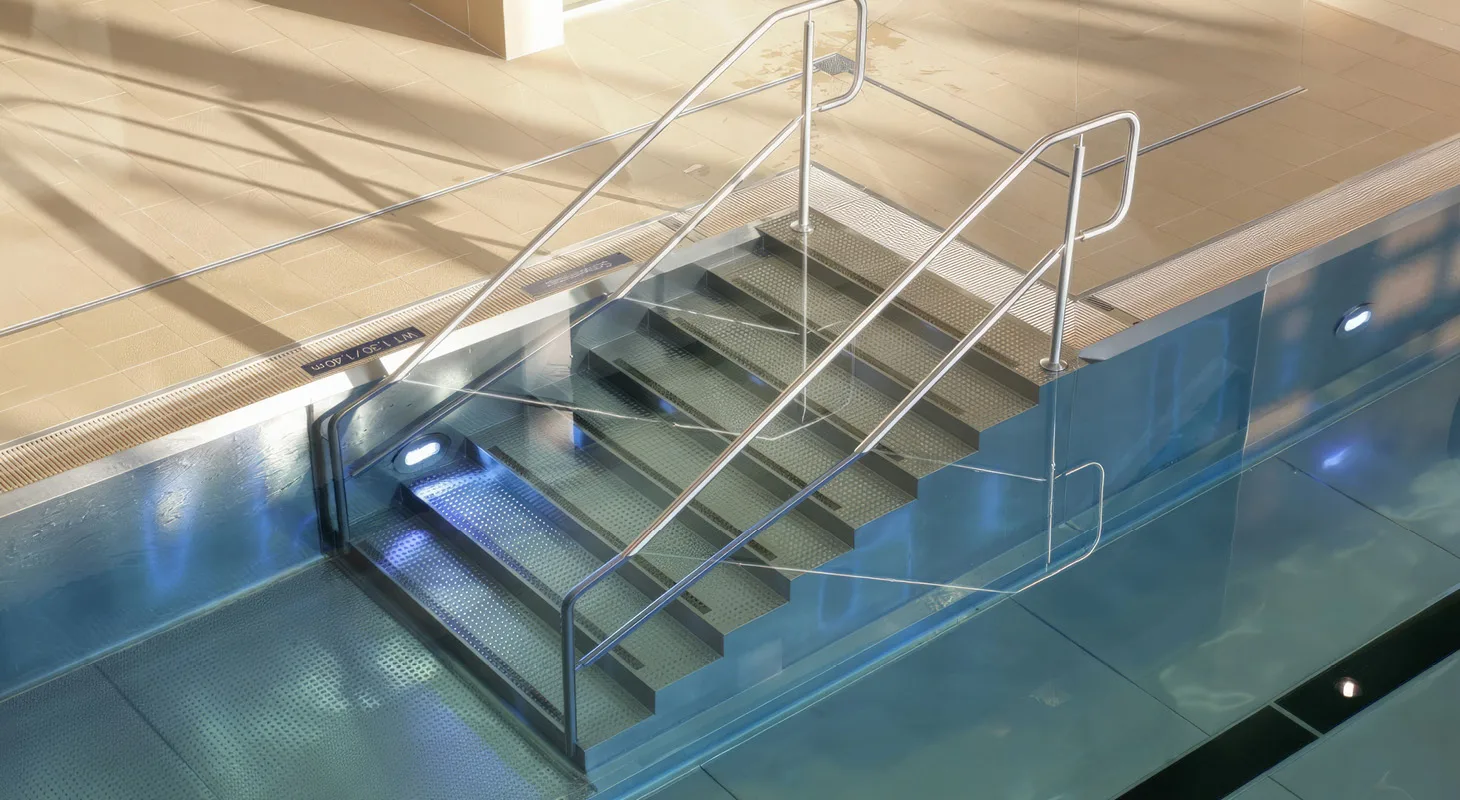hsb edelstahlschwimmbecken treppen und einstiege