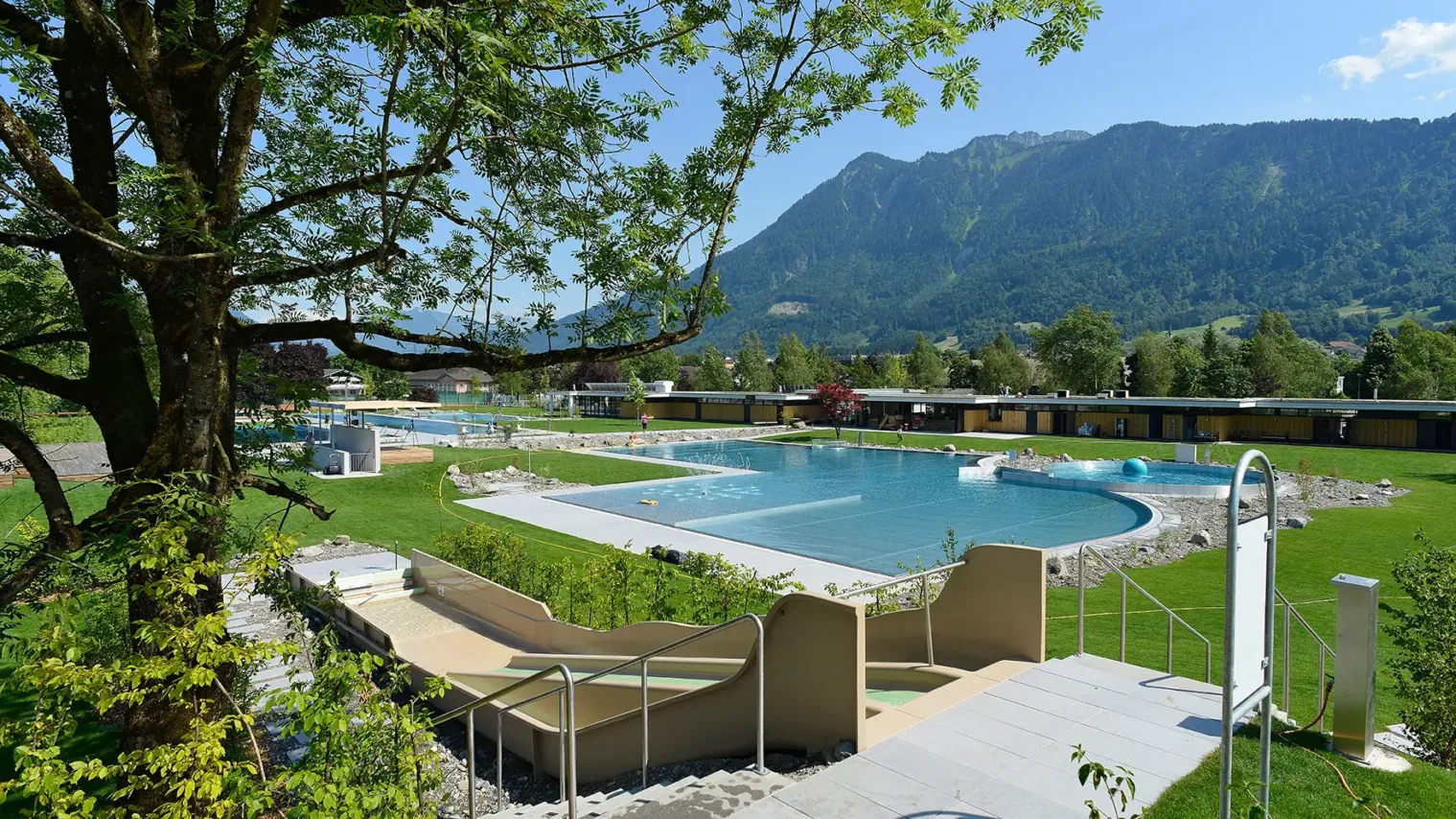 nenzing walgaubad oesterreich erlebnisbecken fun