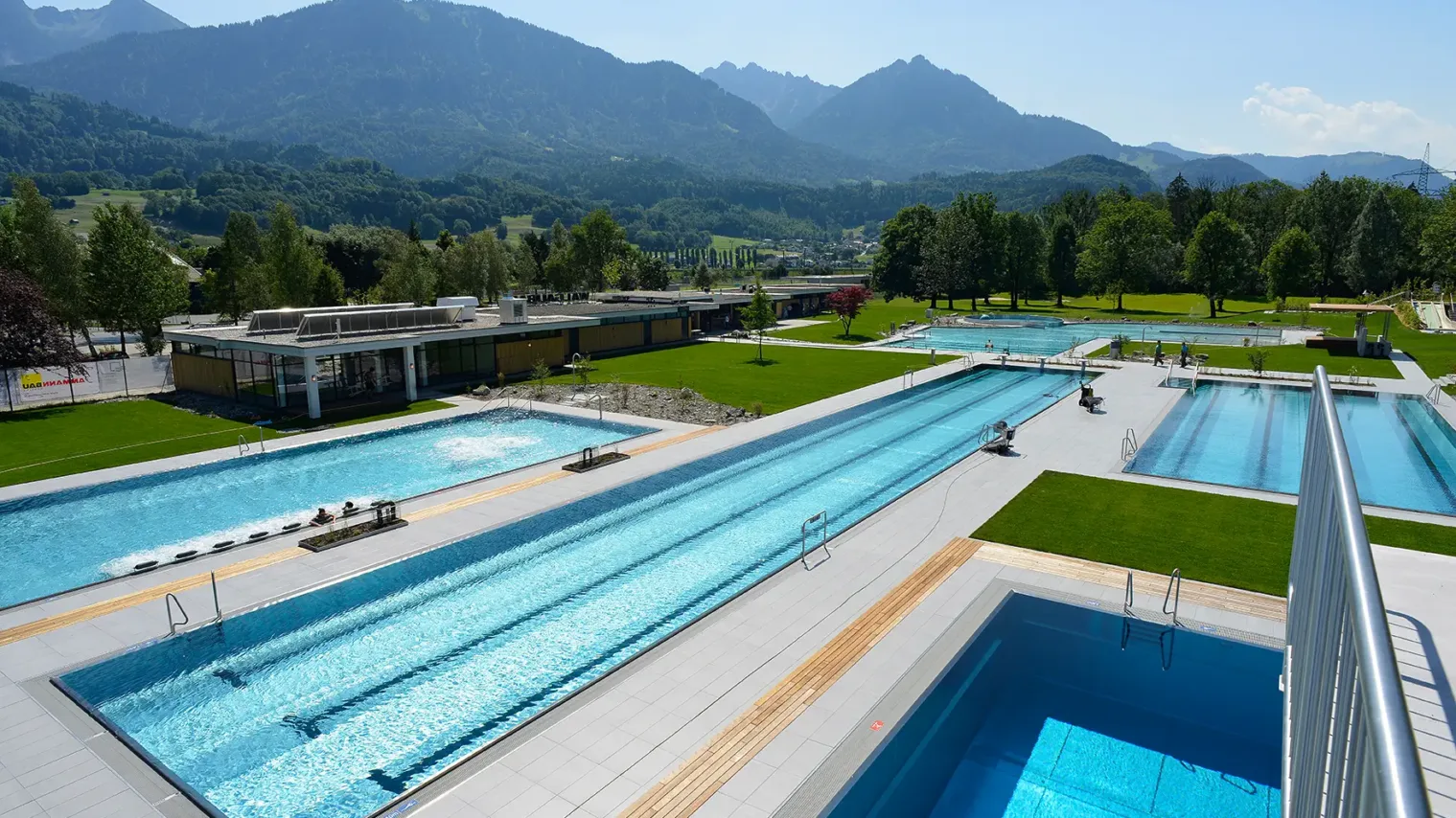nenzing walgaubad oesterreich panorama fun