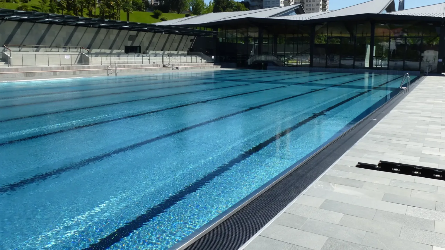 pau frankreich schwimmerbecken fun