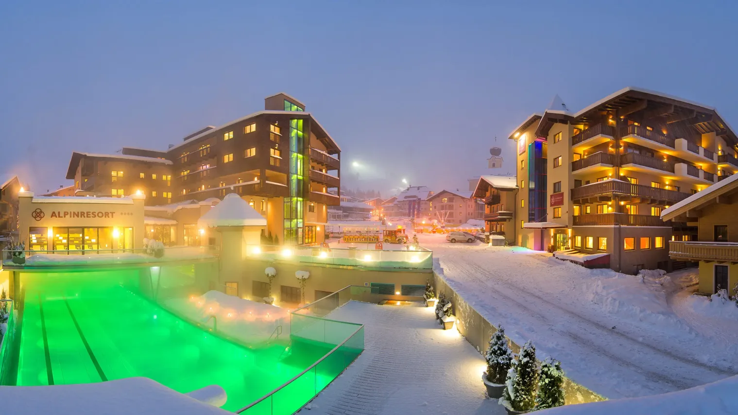 saalbach alpin resort hotel reiterhof oesterreich outdoorbecken wellnes