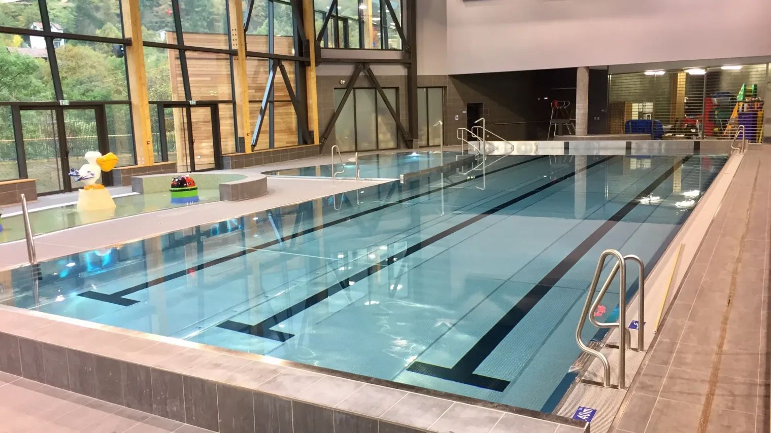 saint martin de vésubie frankreich kinderplanschbecken wellness