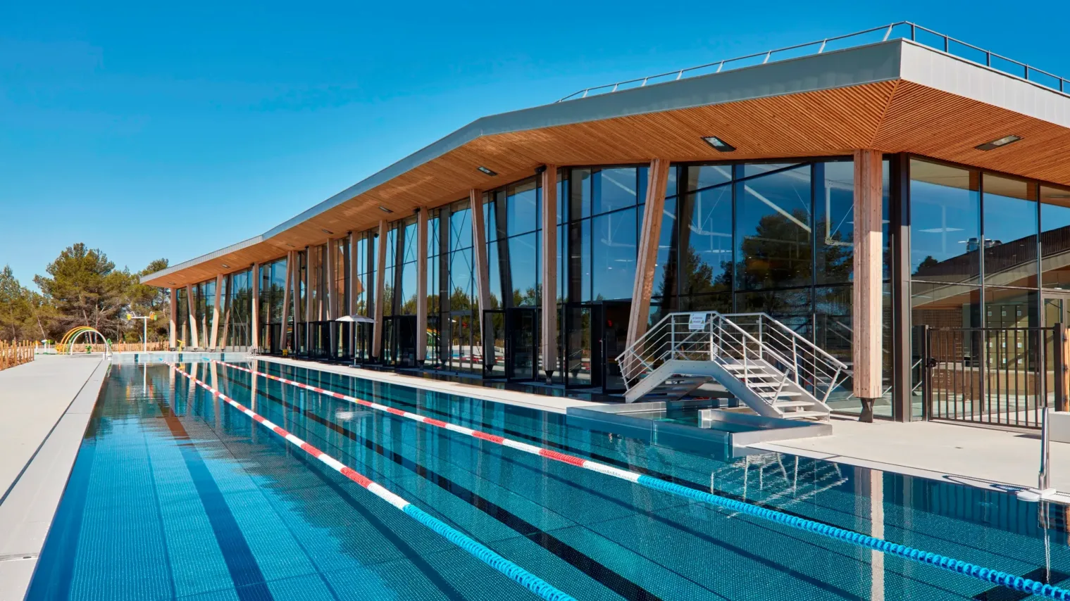 venelles frankreich schwimmerbecken sport