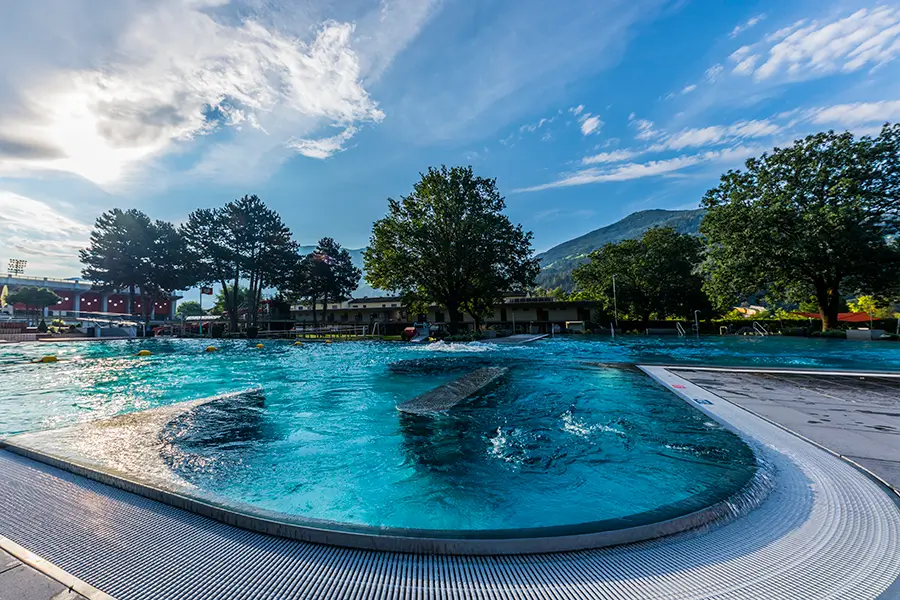wattens alpenbad oesterreich stroemungskanal fun
